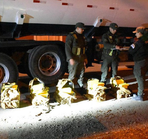 Camiones cisterna extranjeros ingresan vacíos y son cargados de cocaína en nuestra provincia