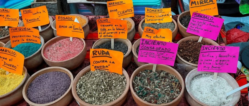 Humo para ahuyentar las malas ondas, agradecimientos y pedidos a la Pacha: Salta se prepara para el 1° de agosto
