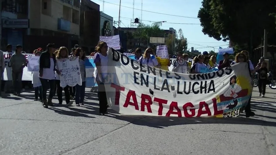 Los docentes marcharon en Tartagal