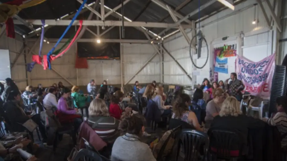 En una asamblea tensa, se quebró el grupo Docentes Unidos de Salta