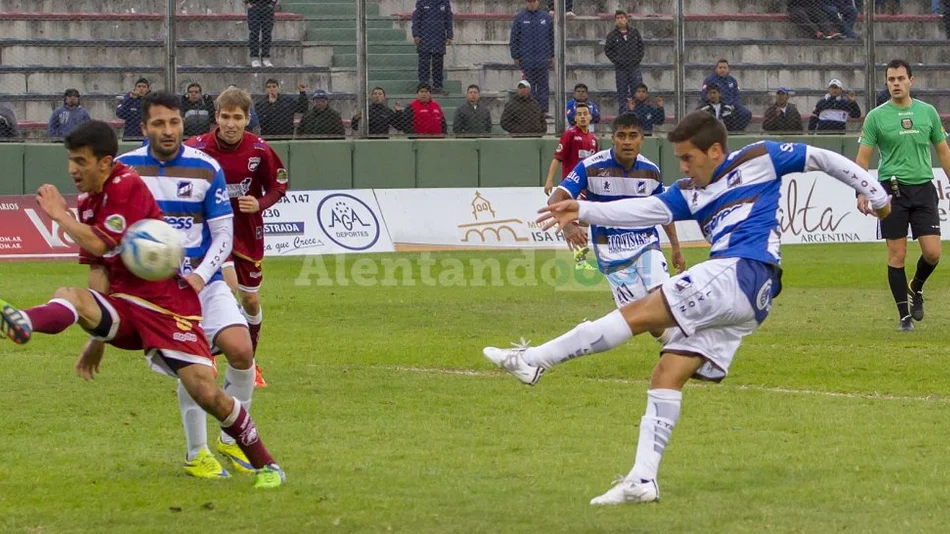 Juventud acertó a tiempo: le ganó 2 a 1 a Defensores