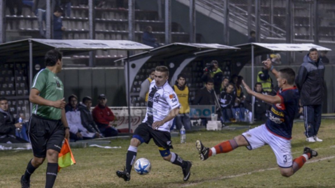 El choque Pellegrini-Central Norte, el lunes a las 16 en el Martearena | Federal B
