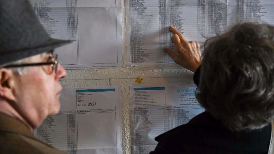 A nivel nacional, los partidos de la oposición denunciaron el robo y faltante de boletas