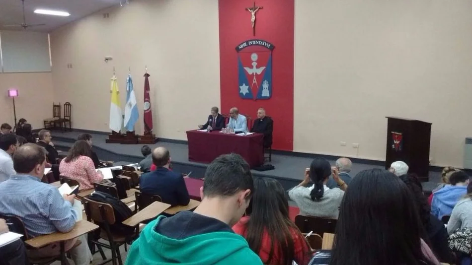 La religión puso pimienta al debate de filosofía del derecho