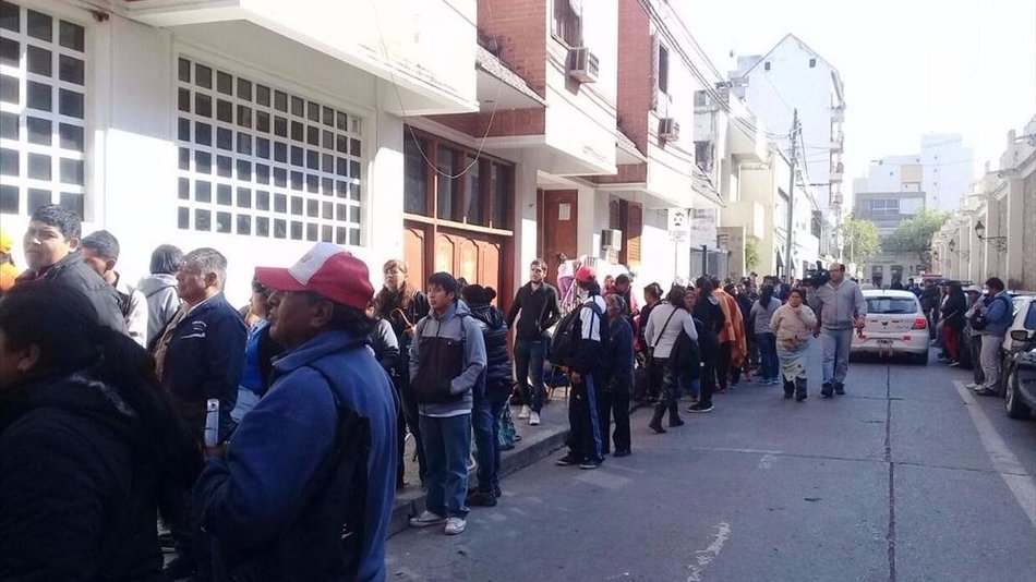 Caos para conseguir un puesto para el Milagro