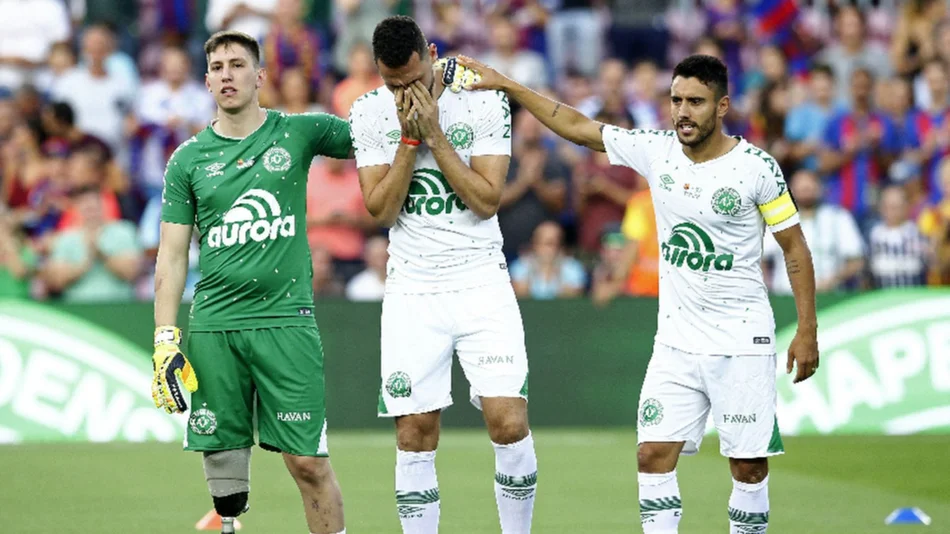 En un emotivo partido, Barcelona goleó a Chapecoense
