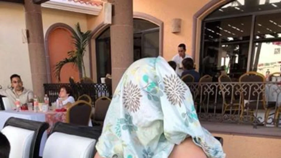 A una mujer le piden que se cubra para amamantar y su respuesta se volvió viral
