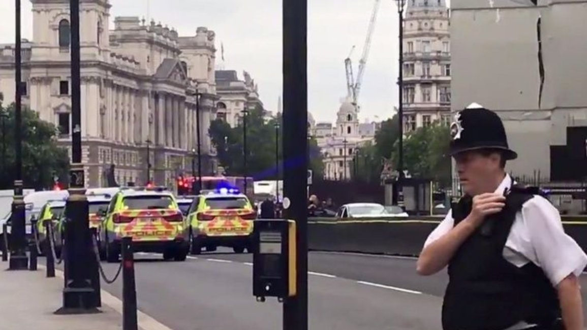 Terrorista estrelló su auto contra el Parlamento inglés