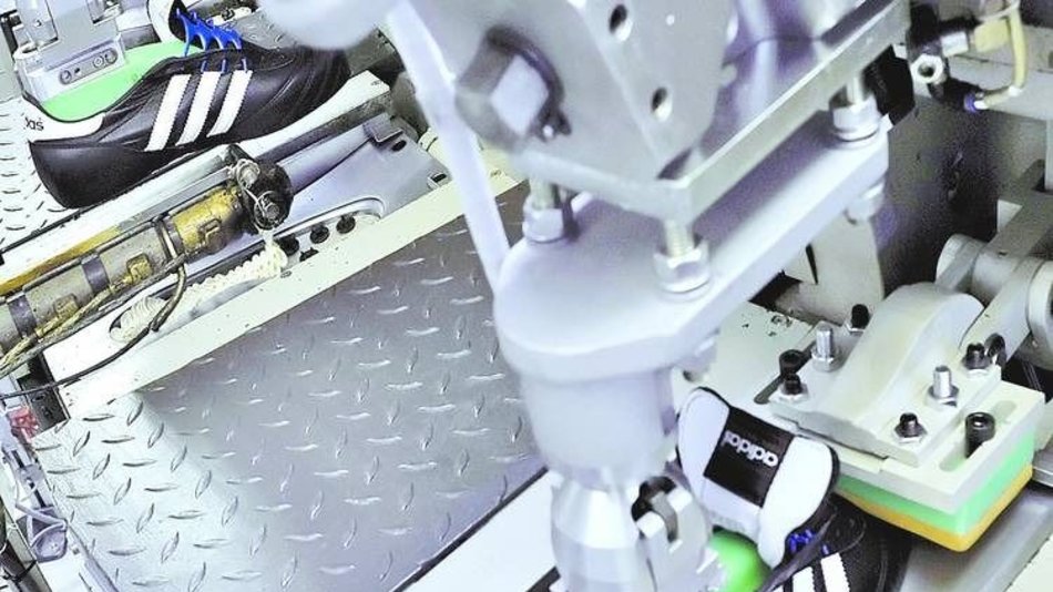 Otra empresa tercerizada de Adidas en crisis: licenció a 600 empleados 