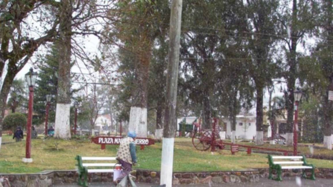 El frío cubre gran parte del país y también Salta: en Campo Quijano cayó agua nieve 