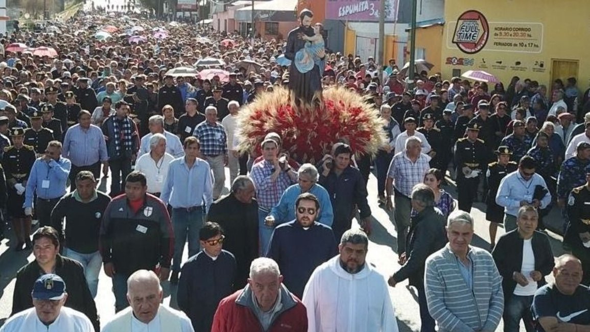 VIDEO. Hoy es el Día de San Cayetano, los salteños se acercan al templete a pedir “pan y trabajo” 