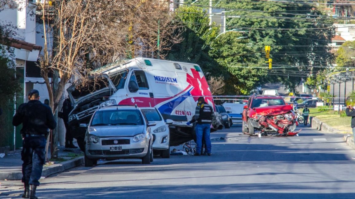 ¿Qué dice la ley sobre ambulancias que pasan semáforos en rojo?