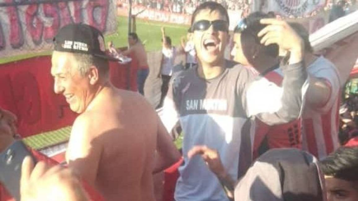 El presidente de San Martín de Tucumán alentó con la barra 