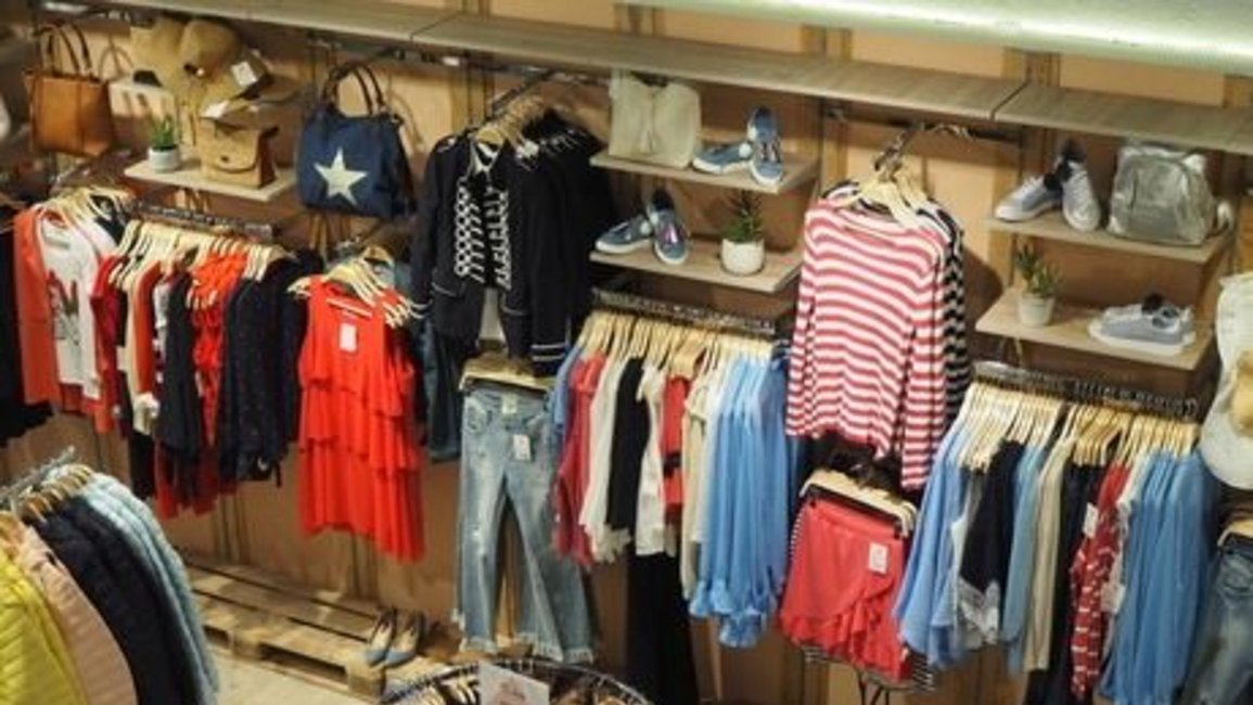 Por la "guerra comercial", ingresaría al país más ropa china