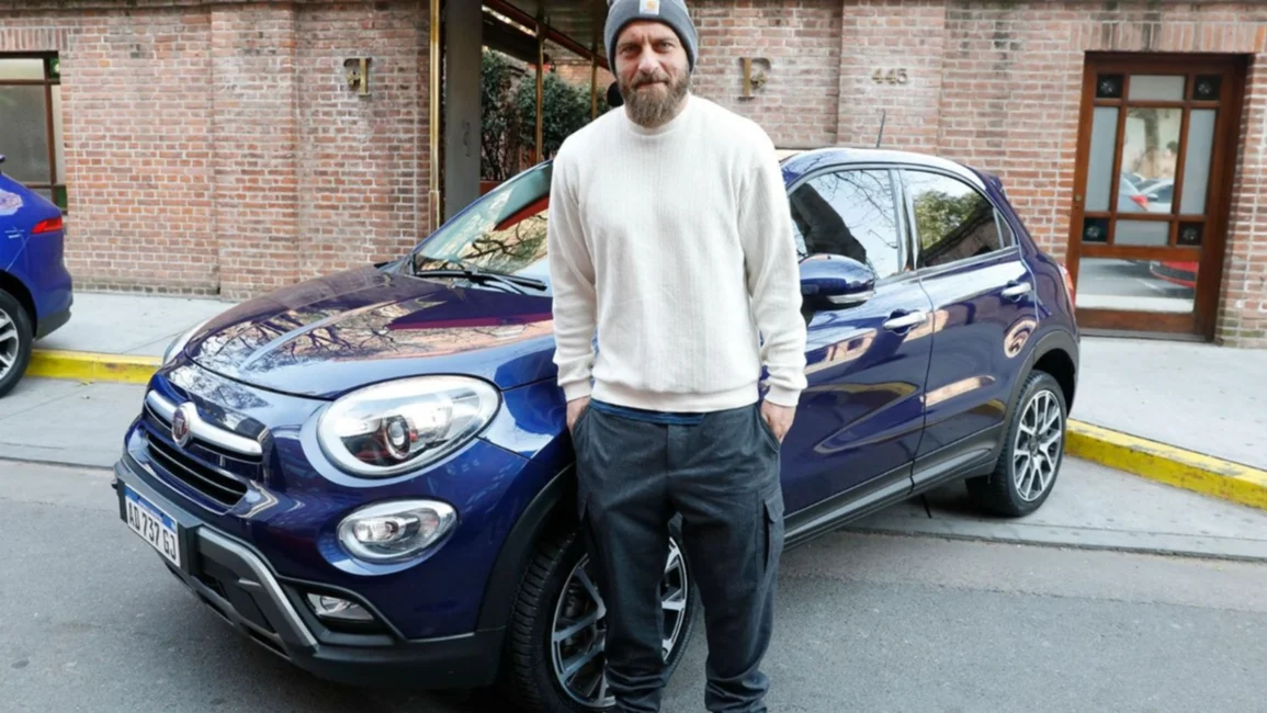 El jugador De Rossi, enemigo de la opulencia, devolvió un lujoso DS 7 y se quedó con un Fiat