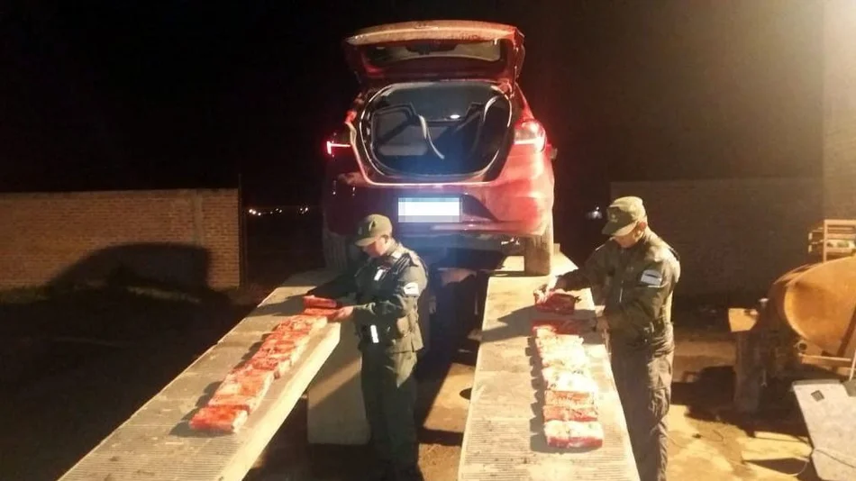 Detienen a 6 personas que llevaban 24 kilos de cocaína desde Salta a Chaco