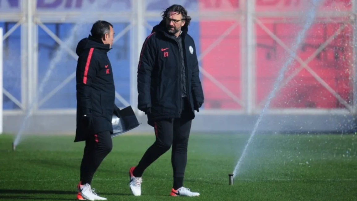 Pizzi probó con Óscar Romero y el regreso de Fértoli