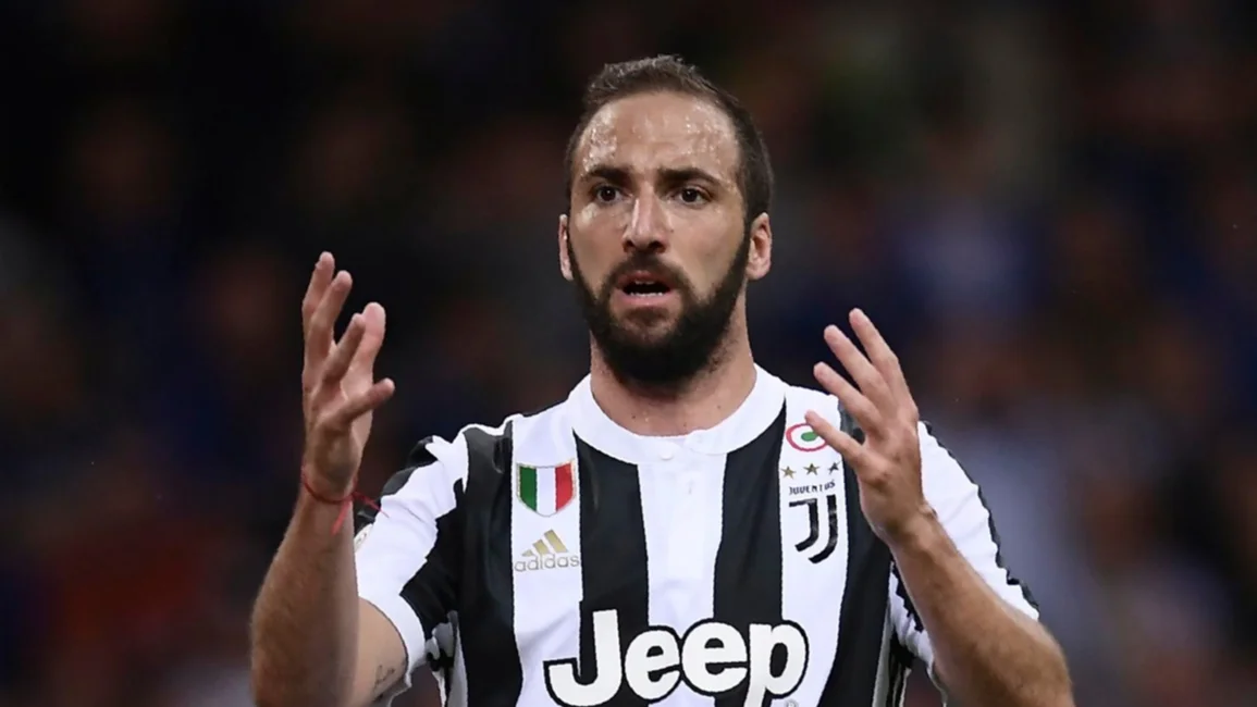 El campeón Juventus debutó con un triunfo e Higuaín de titular