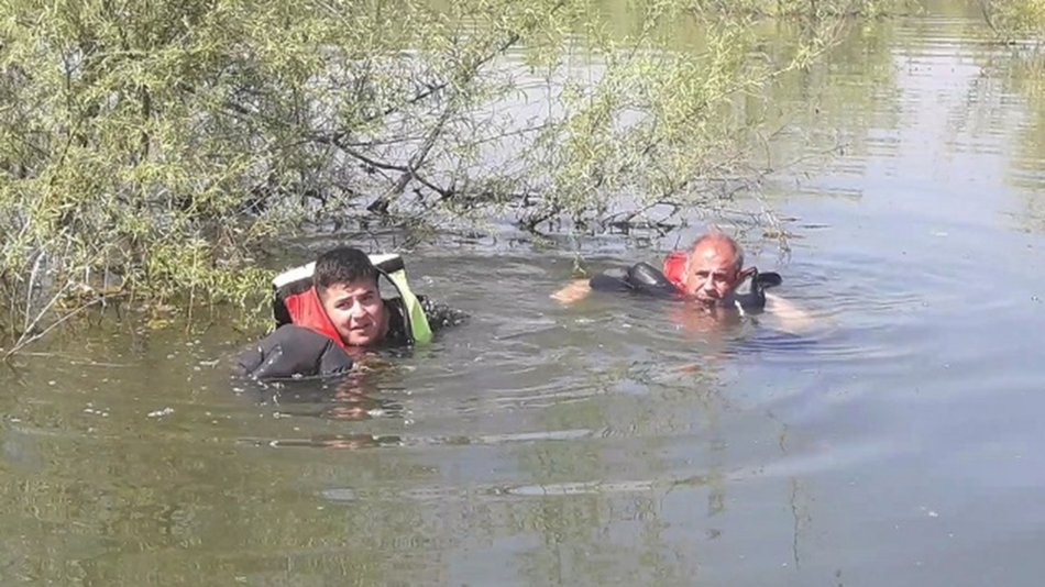 La policía Lacustre rescató a tres pescadores salteños en el Dique El Tunal: Se les dio vuelta la lancha