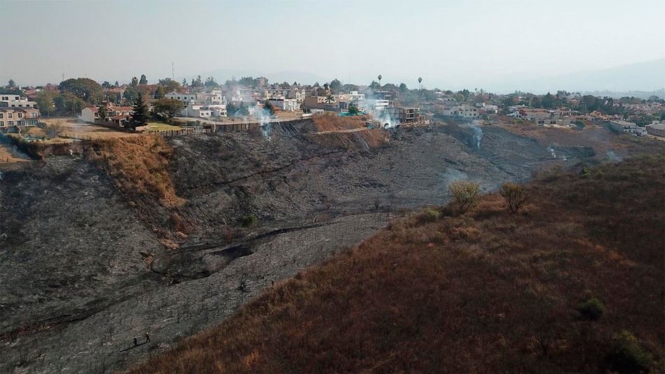 Susto por un gran incendio de pastizales en Grand Bourg