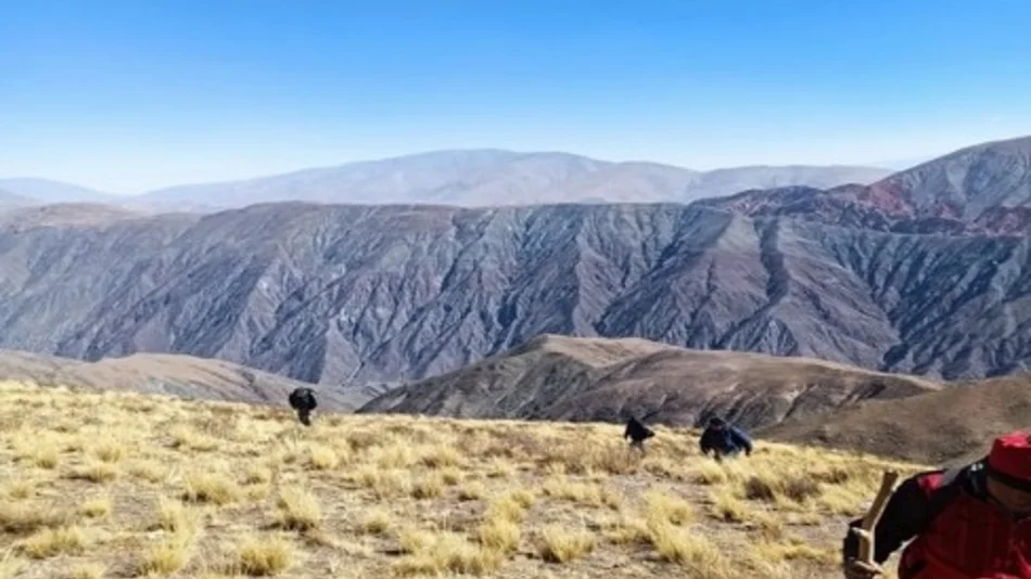Por las inclemencias del clima, Analía Ibáñez baja en camilla y será trasladada en ambulancia 