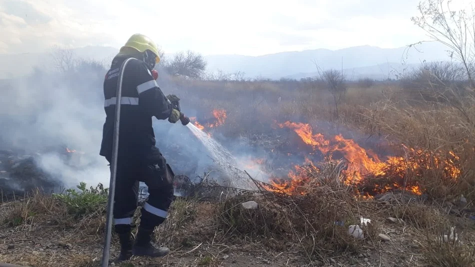 En 48 horas, hubo ocho incendios de pastizales en la ciudad 