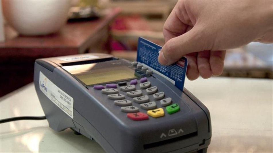 Prorrogan reintegro del 15% por compras con débito para jubilados con la mínima y AUH