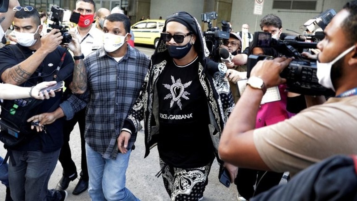 Tras ser liberado, Ronaldinho rompió el silencio y presentó el trailer de su película