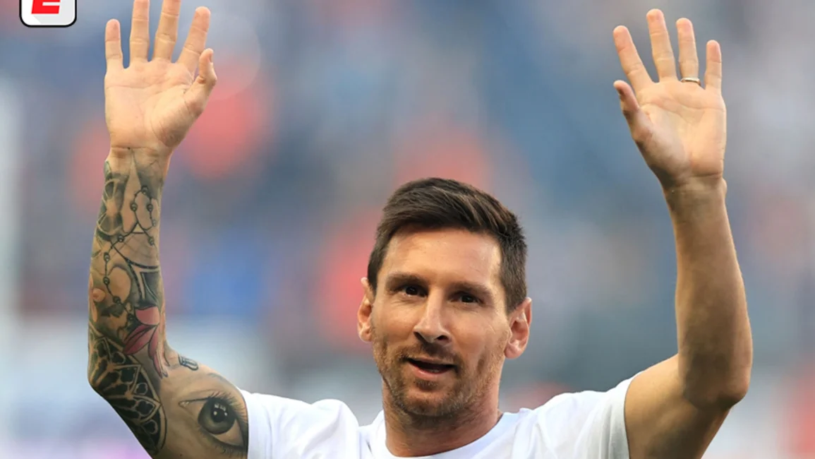 VIDEO. Messi se presentó ante los hinchas del PSG en el Parque de los Príncipes