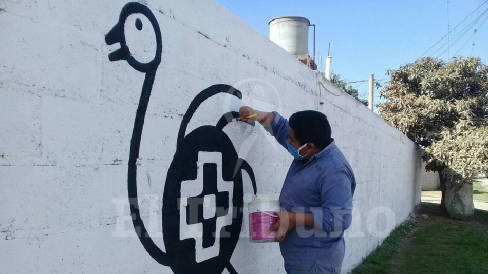 Muralistas reparan el daño de las pintadas políticas