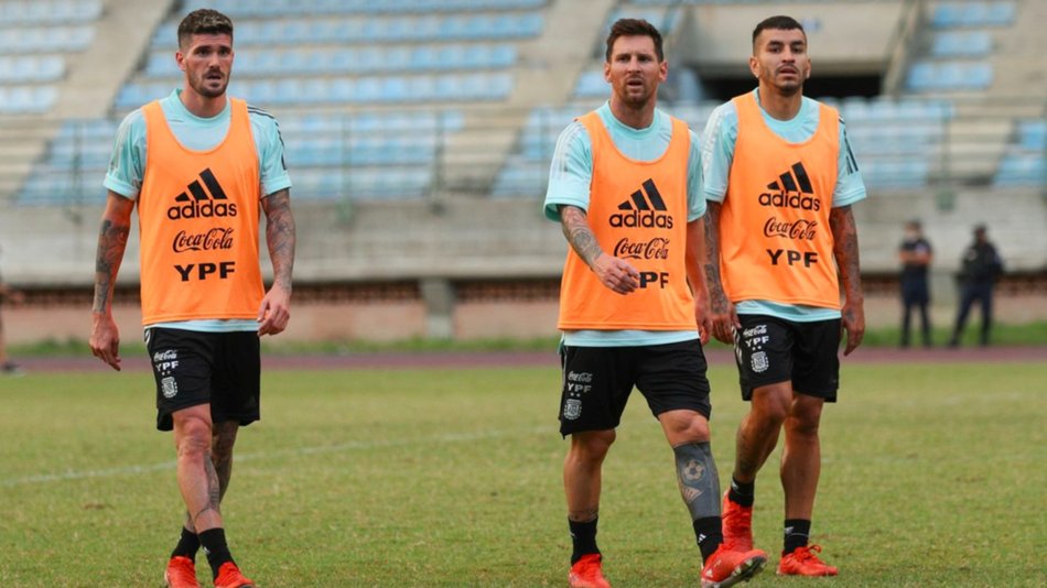 Scaloni arma un rompecabezas y hasta el "10" es duda para jugar con Venezuela