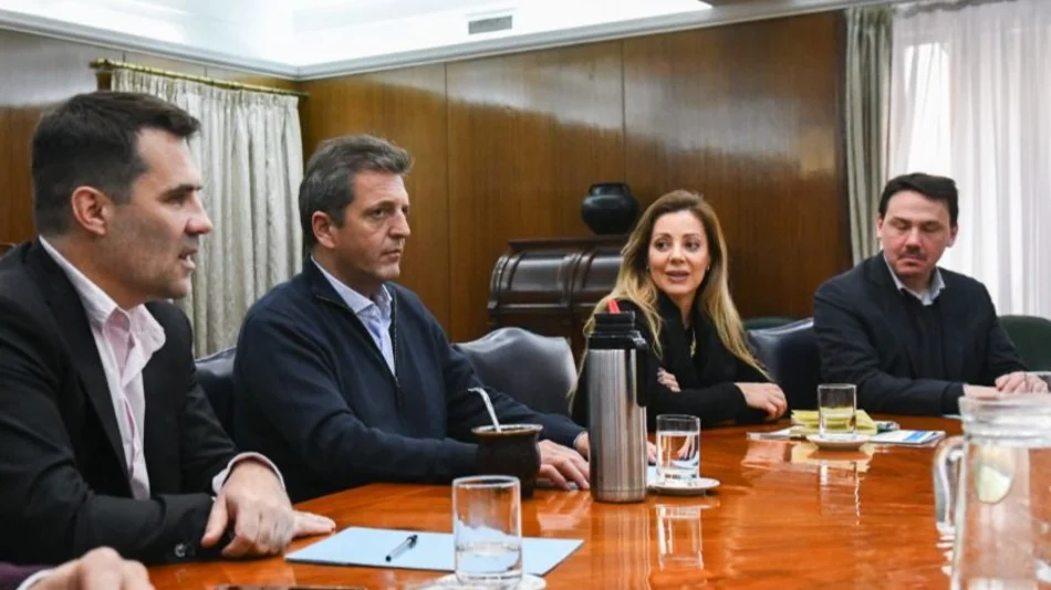 Sergio Massa recibió a Flavia Royón y mantuvo una reunión con su equipo de trabajo 