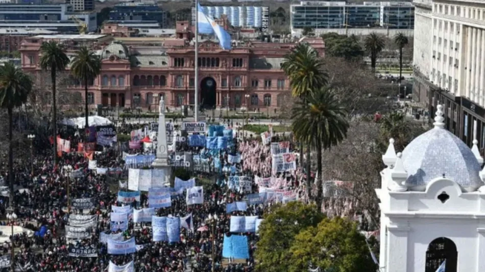 Piqueteros acampan en Plaza de Mayo con reclamos a Massa y al Gobierno