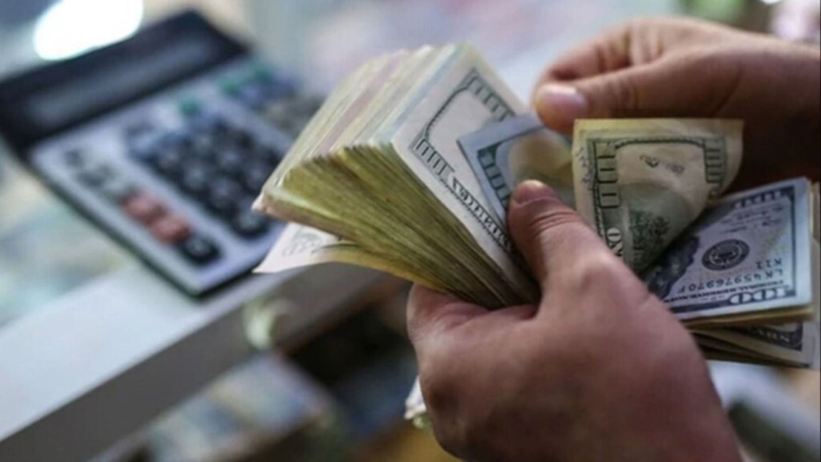 El dólar blue volvió a subir y se acerca a los $300