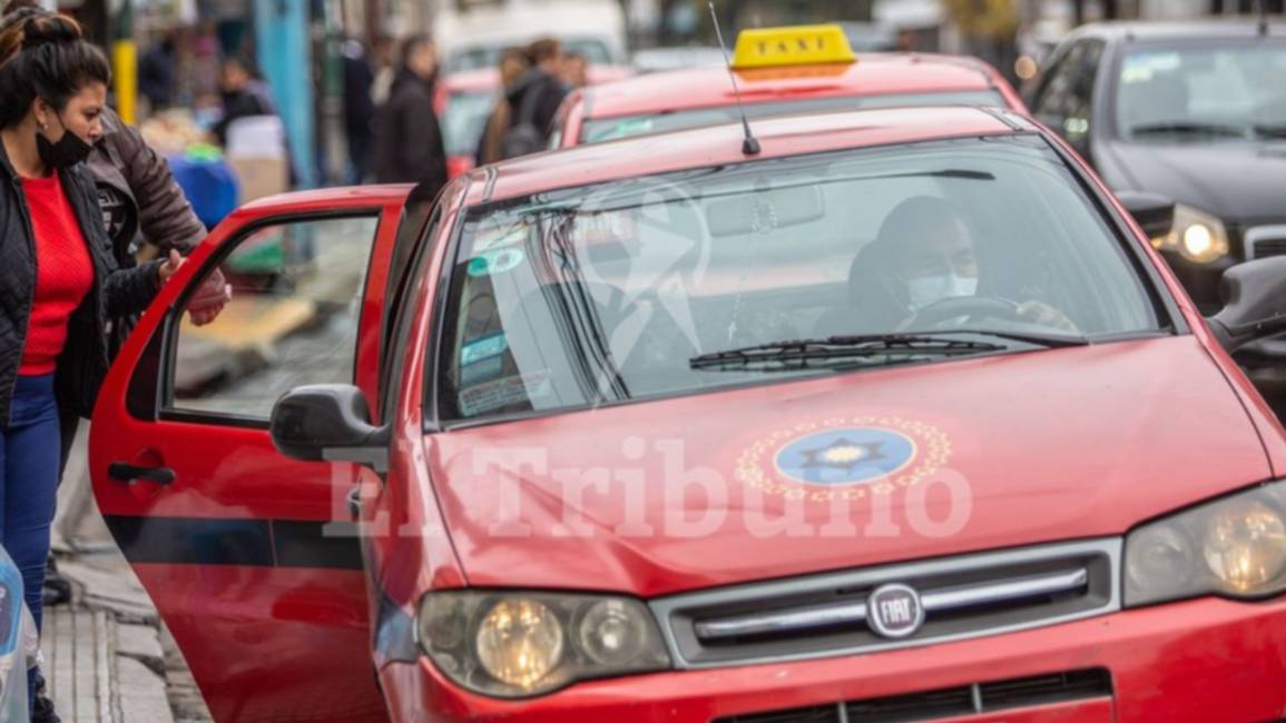 Un taxista gana $2500 por día en Salta: “Estamos en un estanco social y laboral muy profundo”