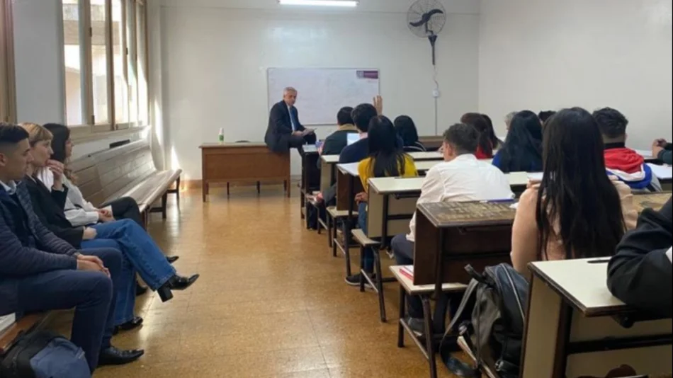 Alberto Fernández dio clases en la Facultad de Derecho y permanece sin agenda pública