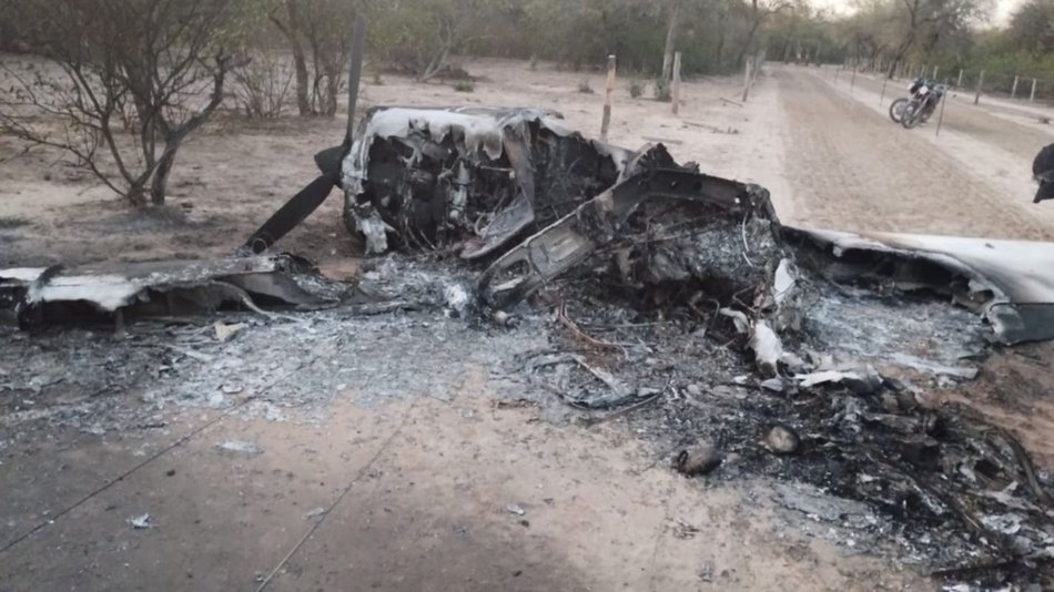 Chaco salteño: hallaron incendiada una avioneta narco en Santa Victoria Este 