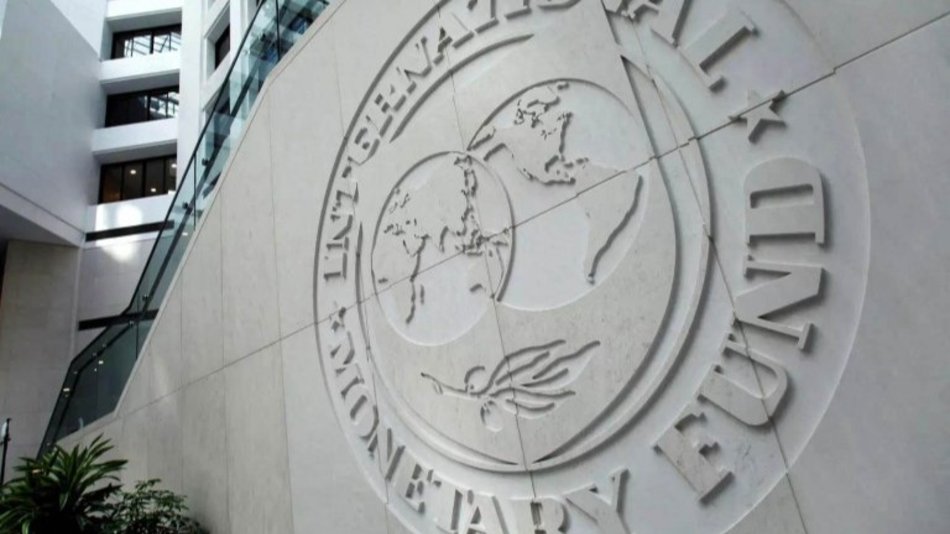 Exigencias del FMI: volvió a pedir ajuste en salarios públicos y jubilaciones, y más suba de tarifas
