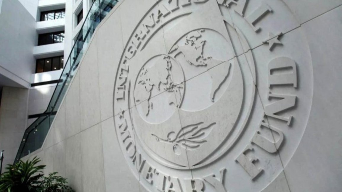 Exigencias del FMI: volvió a pedir ajuste en salarios públicos y jubilaciones, y más suba de tarifas