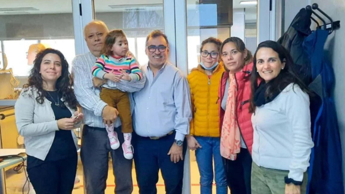 Una nena de dos años de Tartagal escuchó por primera vez gracias a una operación inédita en el país