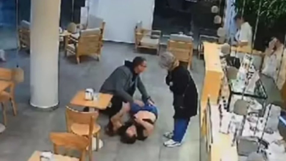 VIDEO Lo apuñalaron para robarle el celular: “Ayúdenme no me quiero morir”