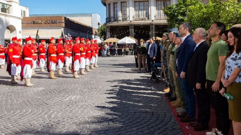 El ministro Luis Petri participó del relevo de guardia de Los Infernales en el Cabildo