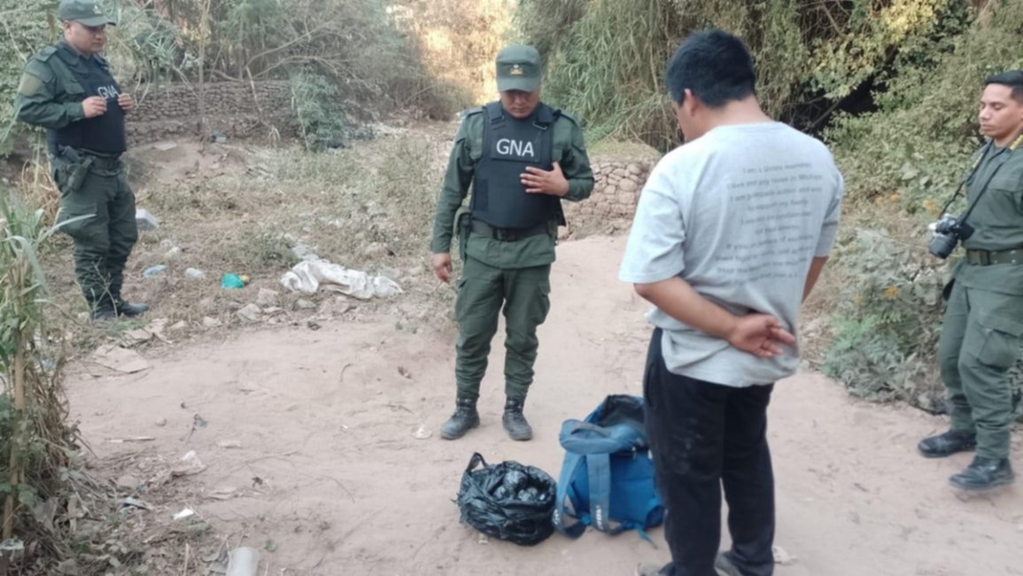 Fuga fallida en Salvador Mazza: llevaba marihuana en la mochila por un paso ilegal fronterizo, quiso huir pero fue detenido e imputado 