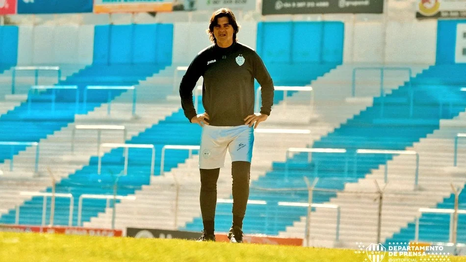 Forestello alista el once albo para enfrentar a Colón