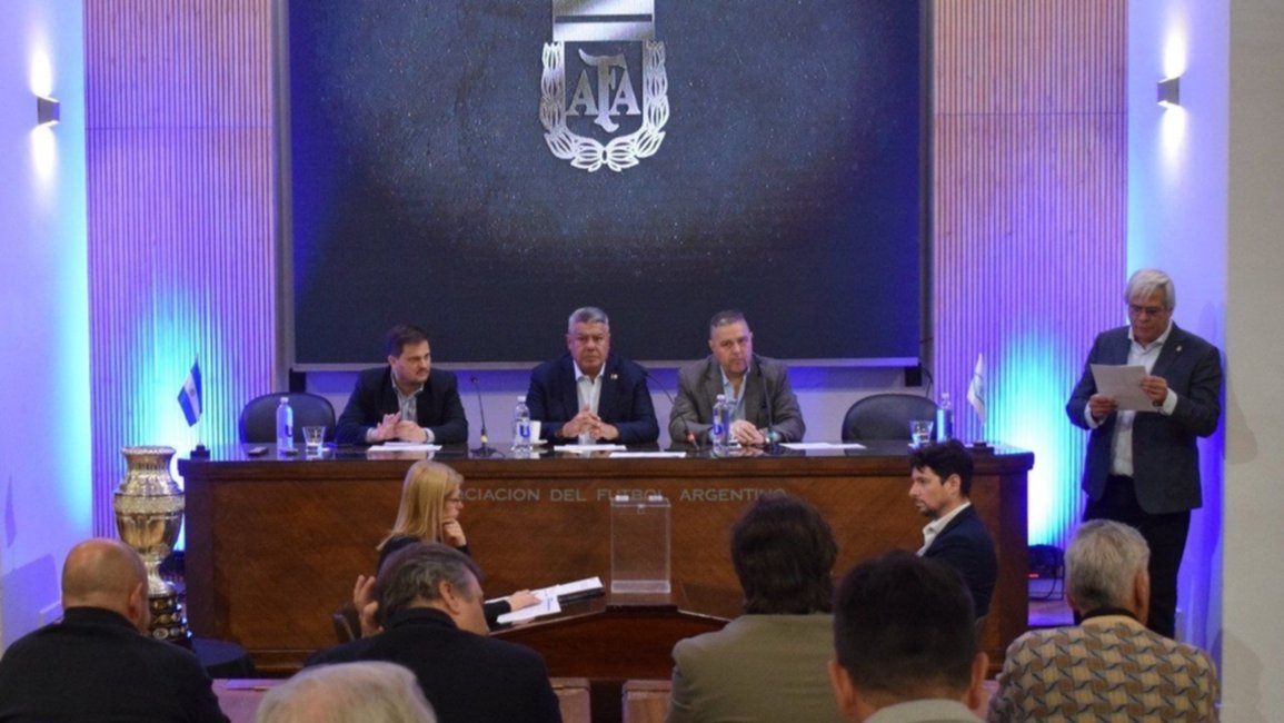 Chiqui Tapia desafía al Gobierno: “El modelo de fútbol argentino no cambiará con sociedades anónimas”