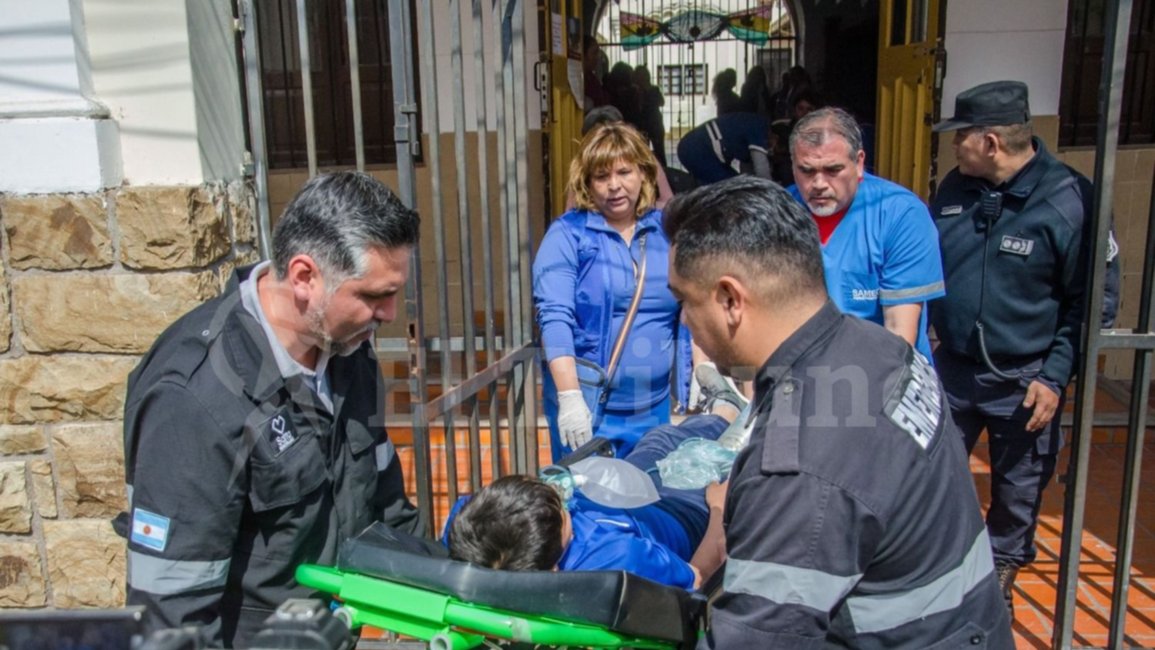 Cómo están los alumnos intoxicados que fueron trasladados al Materno Infantil