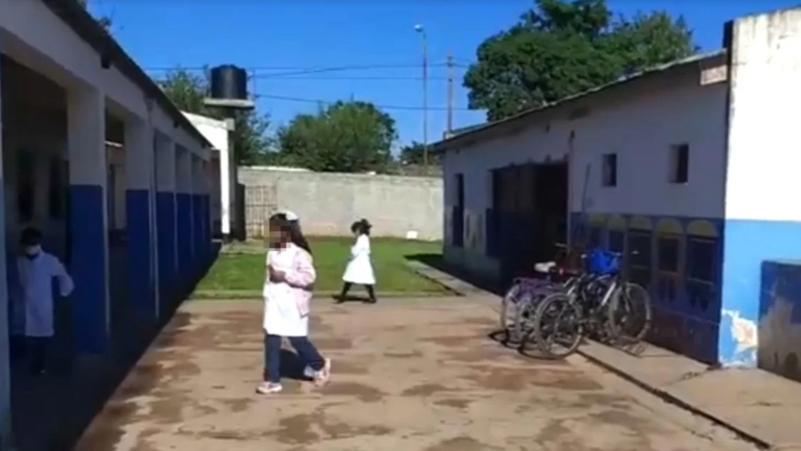 Tristeza y dudas en Las Lajitas por un niño que falleció seis días después de golpearse en una escuela