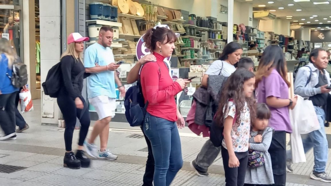 Día del Niño: compras de último momento,  qué opinan los salteños sobre los precios