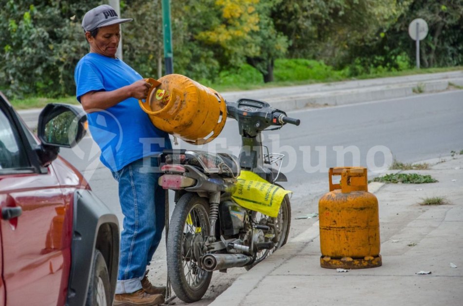 Duro golpe al bolsillo: el Gobierno desreguló el mercado del gas y los precios de las garrafas podrán fijarse sin tope máximo