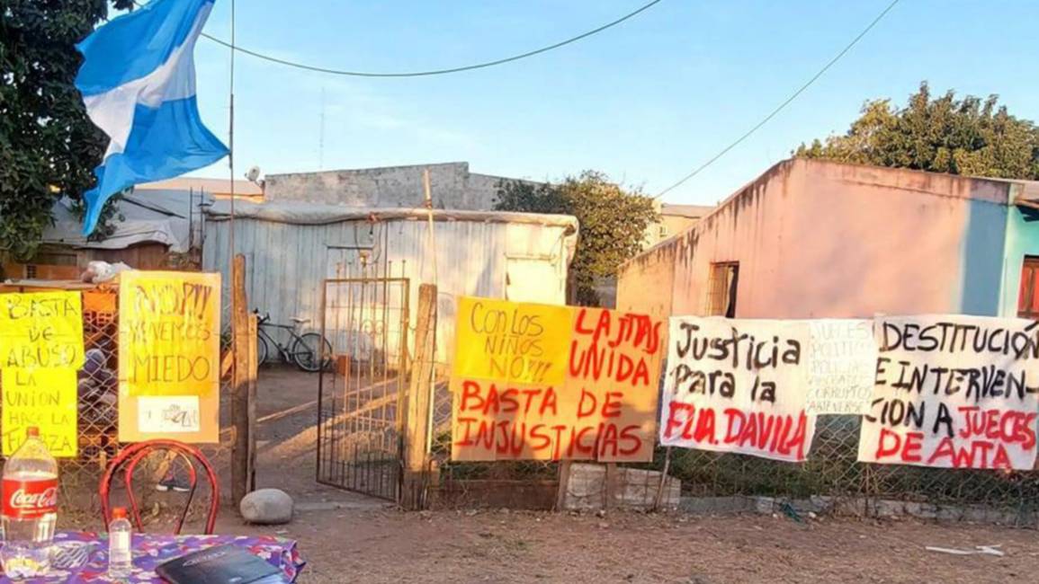  Vecinos de Las Lajitas se plantaron contra un injusto desalojo 